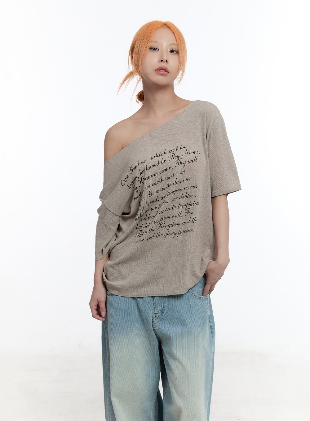 loose-fit-graphic-off-shoulder-tee-cu502