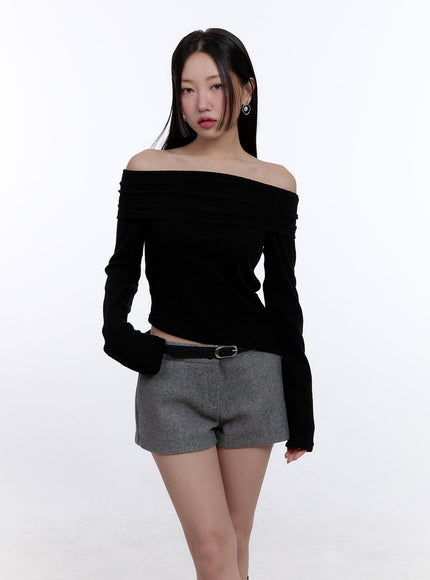 Sleek Off-Shoulder Asymmetrical Top CJ513