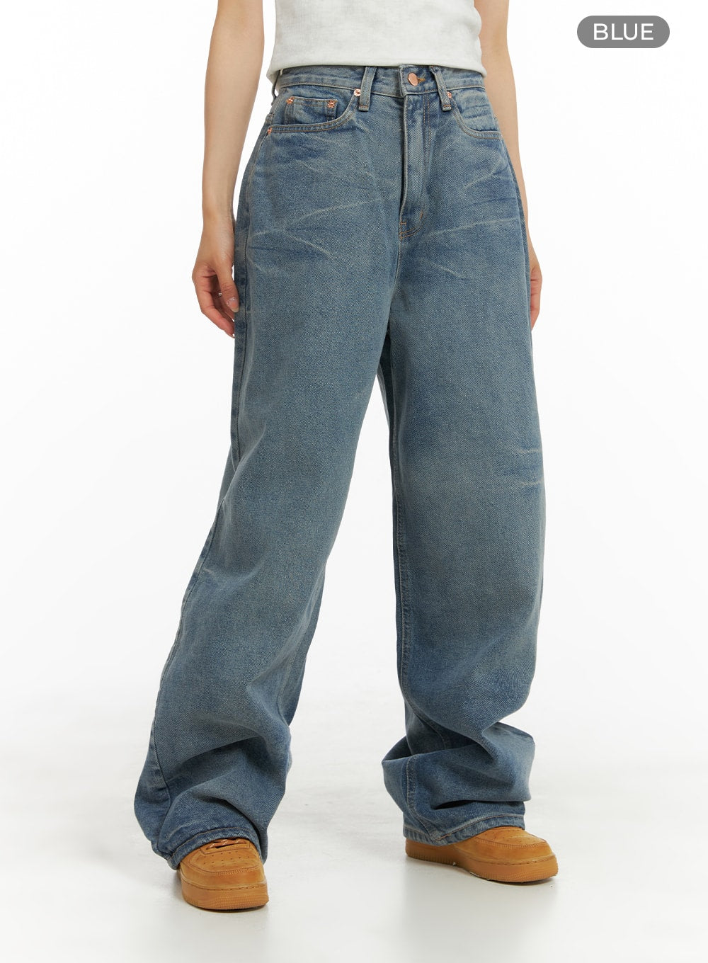 relaxed-washed-wide-fit-jeans-ca408
