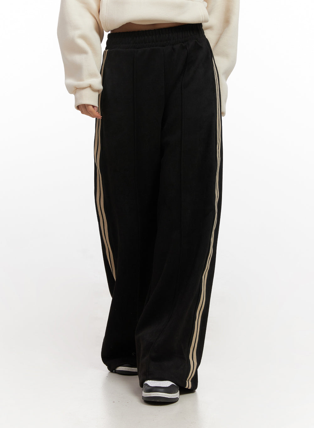 suede-flared-wide-fit-pants-cn428