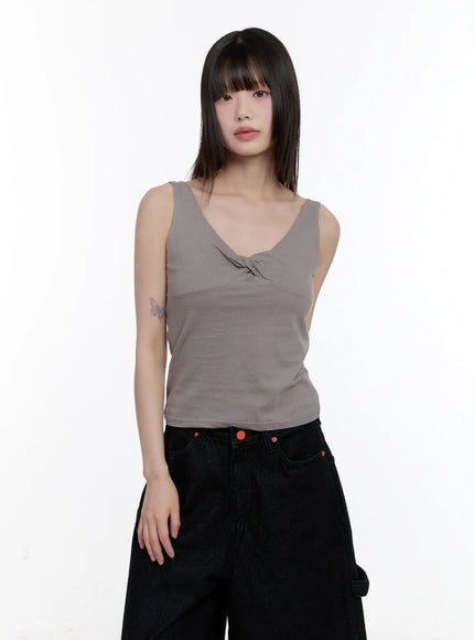 twist-detail-v-neck-sleeveless-top-cl504