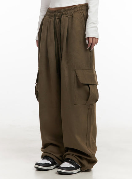 suede-wide-fit-cargo-sweatpants-cj507