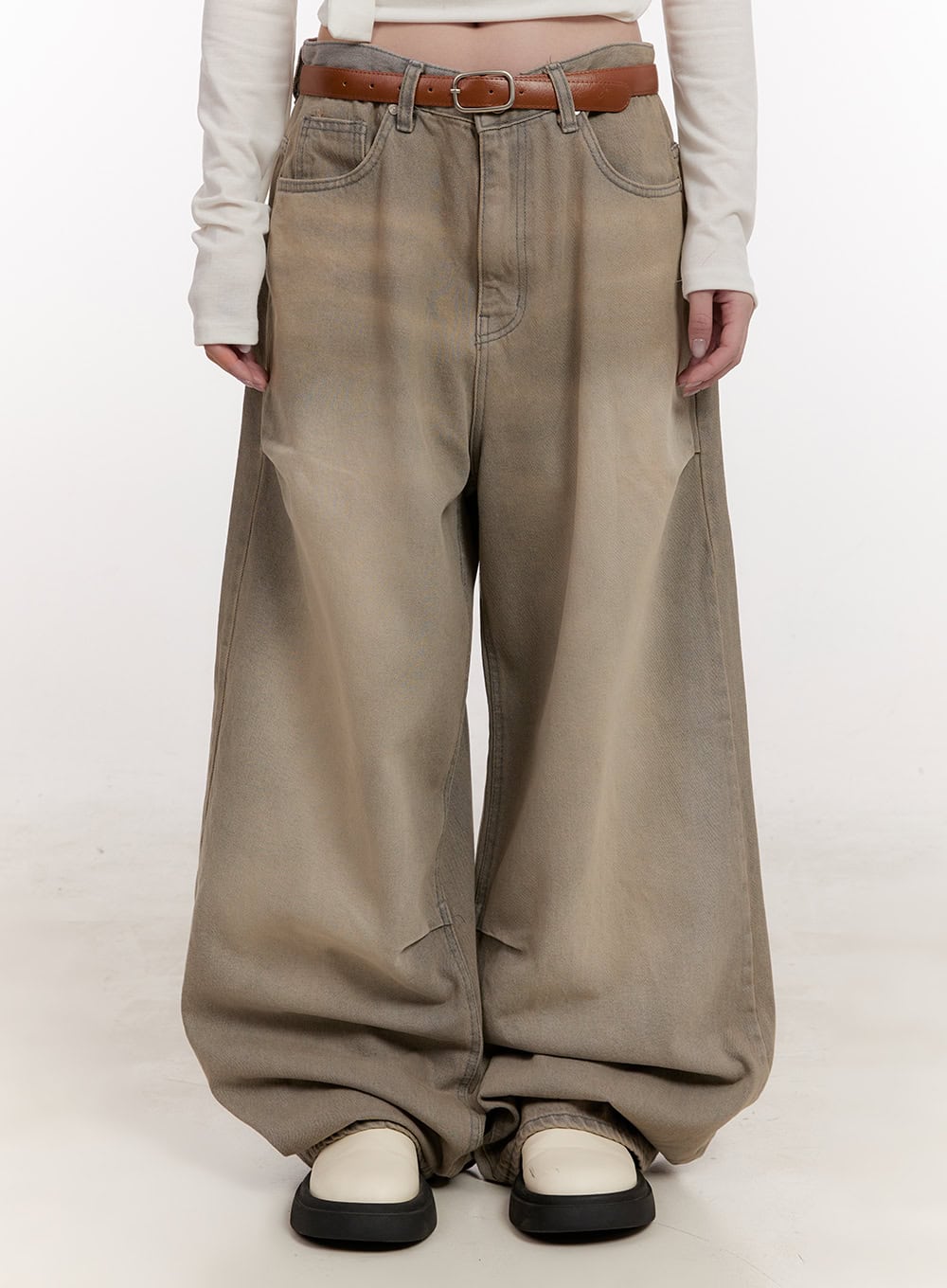 eunice-pintuck-washed-baggy-jeans-cj531