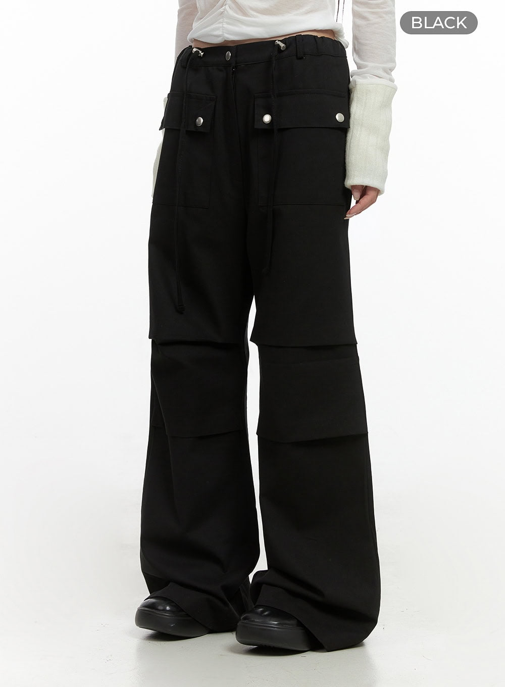 string-boot-cut-parachuate-pants-cs430