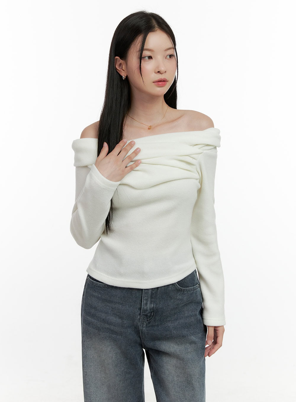 twist-off-shoulder-sweater-on408