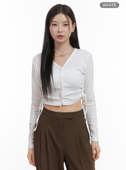 v-neck-buttoned-shirred-crop-top-oo416