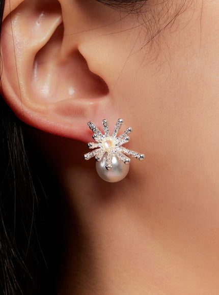 luminous-faux-pearl-earrings-io527 / Silver