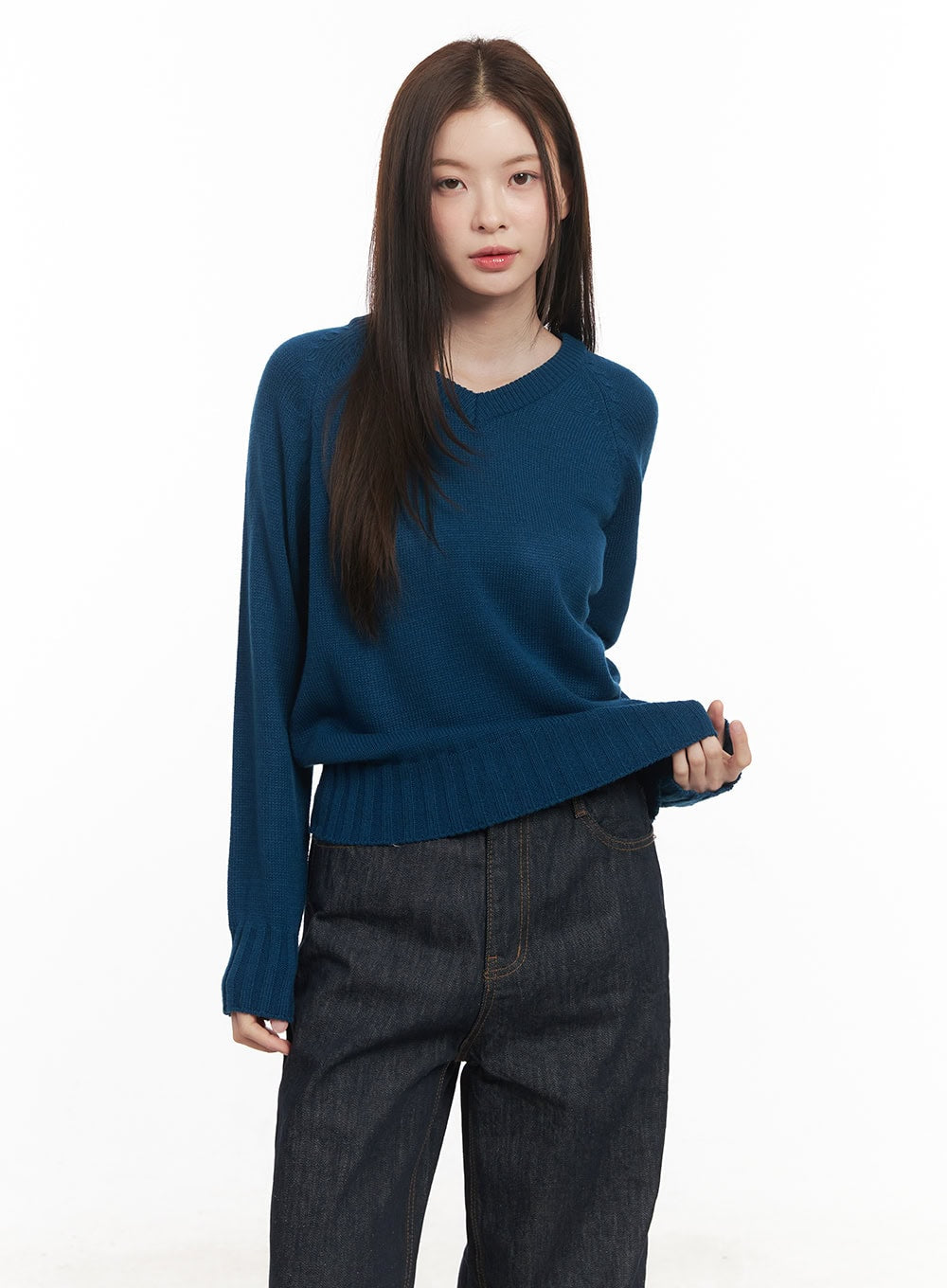 Basic Relaxed-Fit V-Neck Sweater CM512