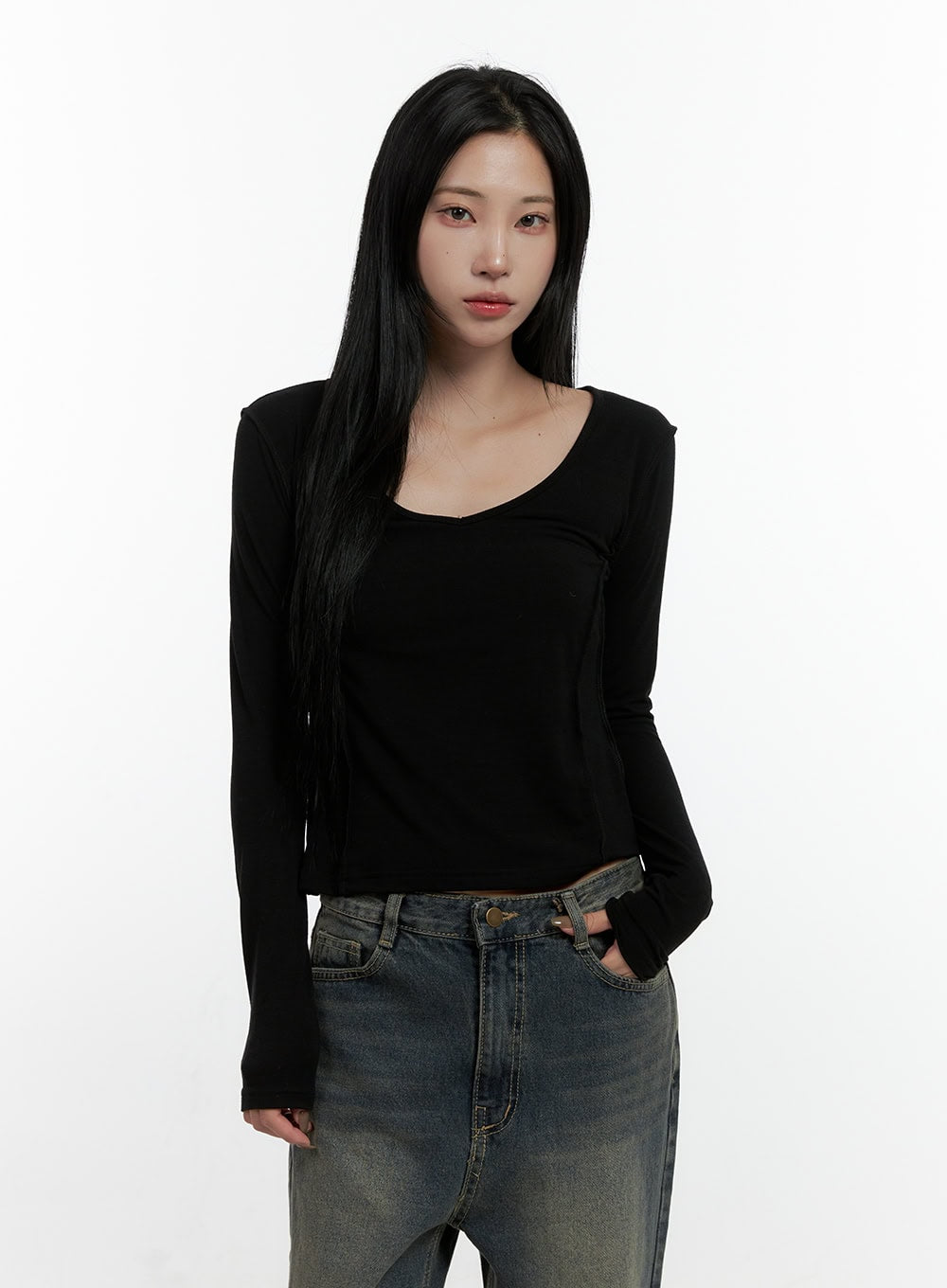 stitched-v-neck-long-sleeve-top-cn407 / Black