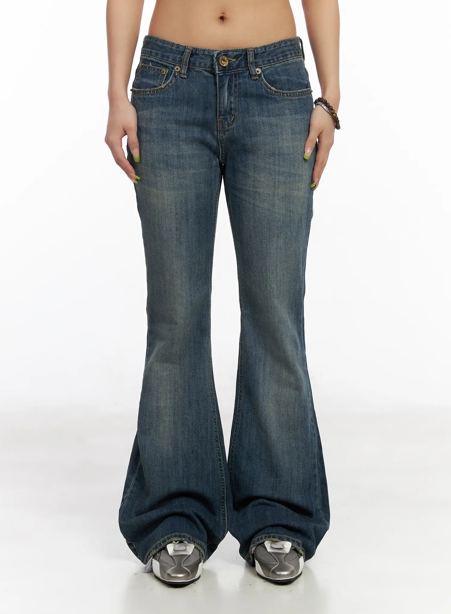 Reah Loose-Fit Flared Bootcut Jeans CM520