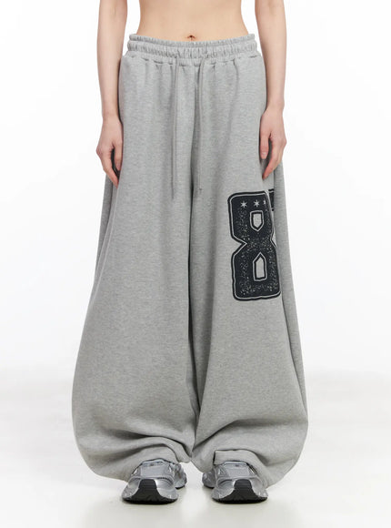 wide-leg-graphic-sweatpants-cf518