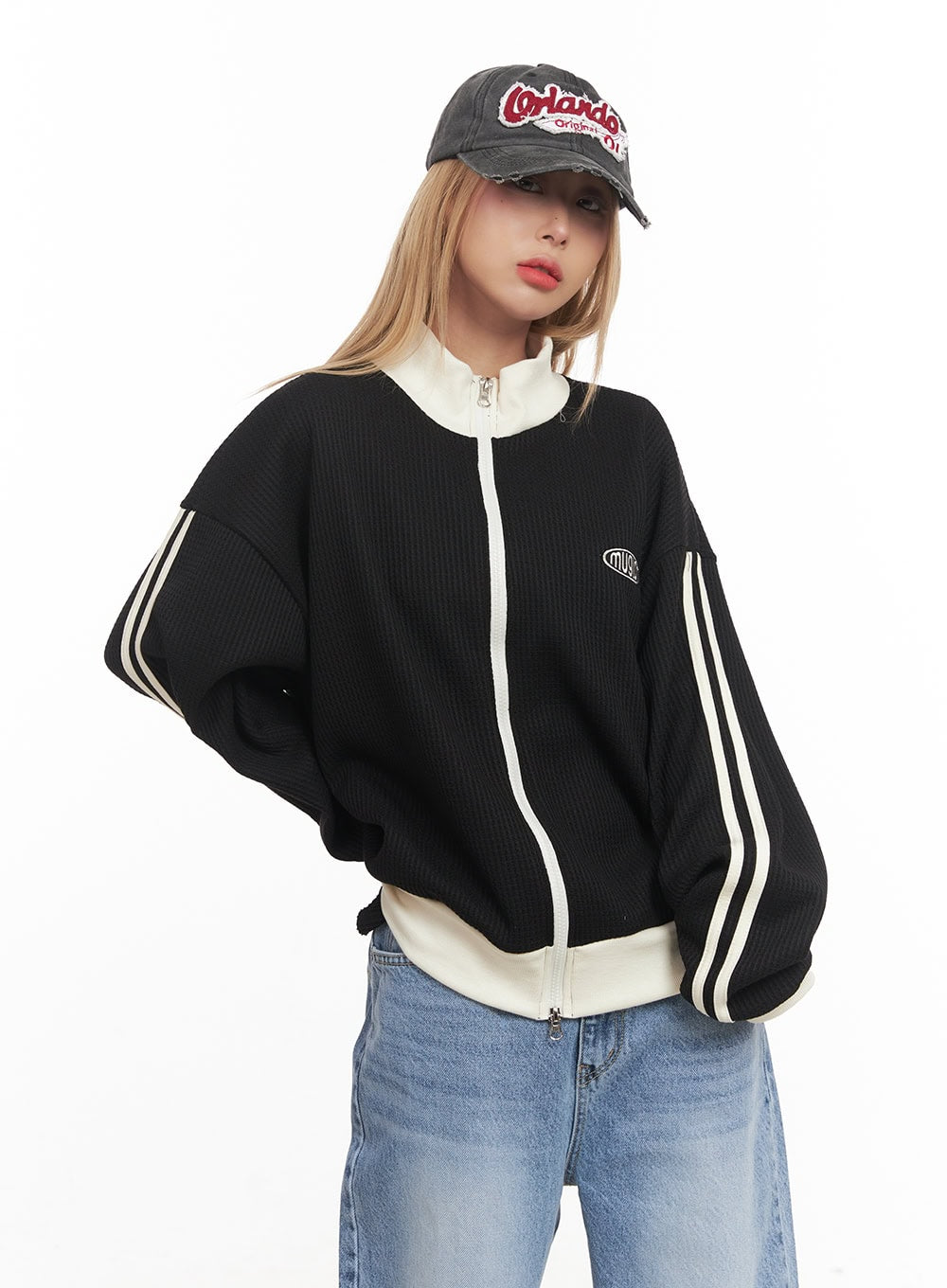 embroidered-knit-zip-up-track-jacket-cm506