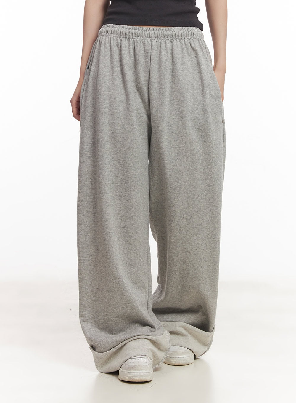 stud-roll-up-wide-fit-sweatpants-ca529