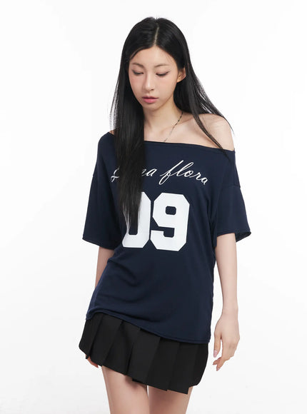 loose-fit-one-shoulder-graphic-tee-cu511 / Dark blue