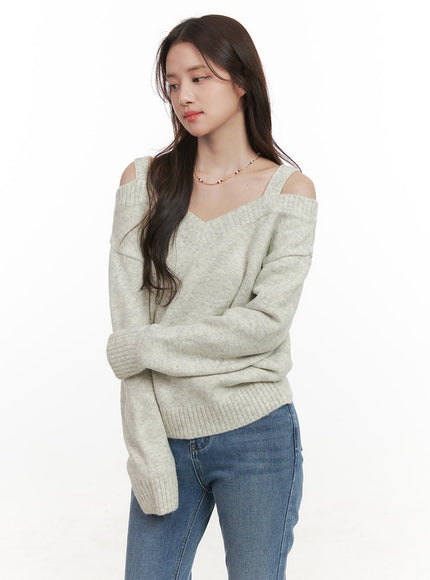 off-shoulder-v-neck-sweater-with-straps-cj515 / Light gray