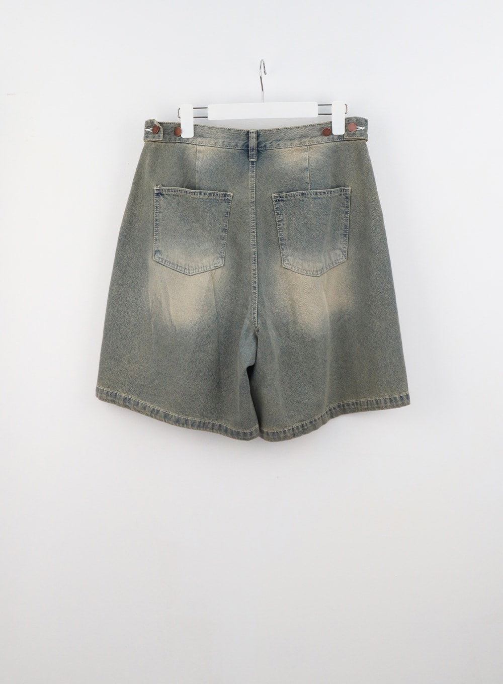 low-rise-denim-bermuda-pants-cu316