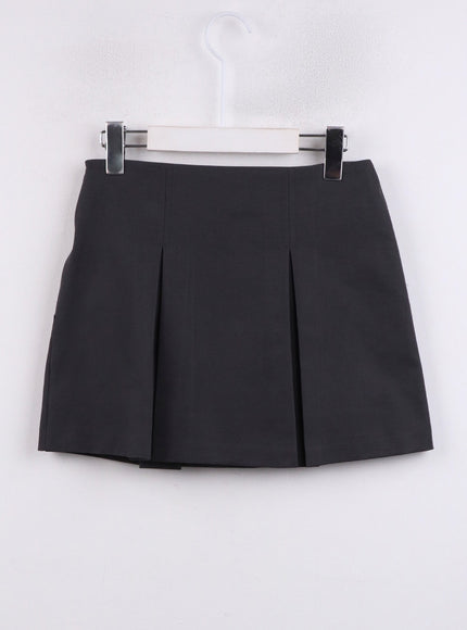 gray-pleated-belted-mini-skirt-cj423