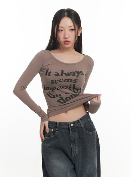 graphic-slim-fit-long-sleeve-top-cf526 / Beige