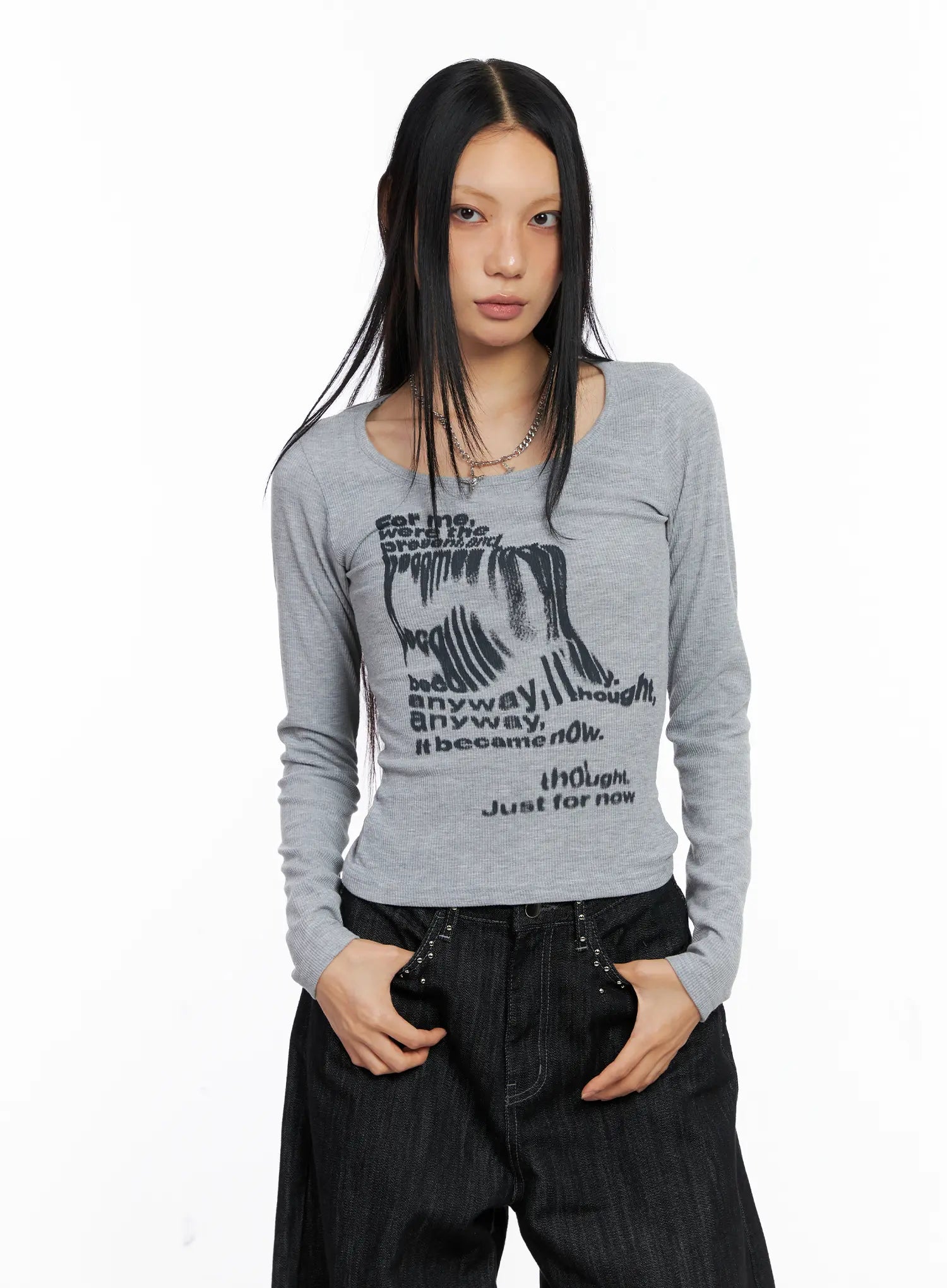 graphic-lettering-u-neck-long-sleeve-cs509 / Gray