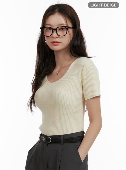 summer-v-neck-ribbed-knit-top-ou411 / Light beige