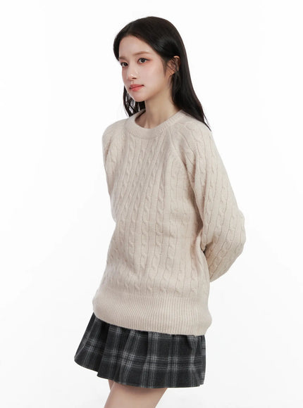cable-knit-round-neck-sweater-cn527 / Light beige