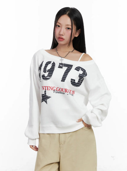oversized-off-shoulder-graphic-sweatshirt-cn528 / White