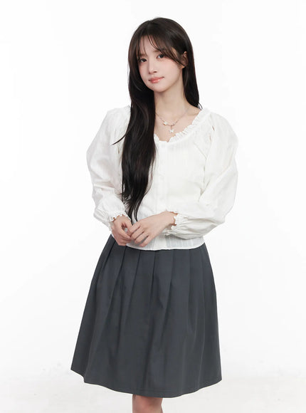 puff-sleeve-button-up-blouse-cm531 / White
