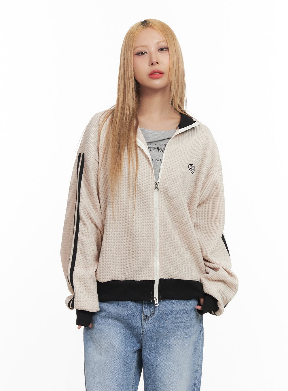 embroidered-knit-zip-up-track-jacket-cm506 / Beige