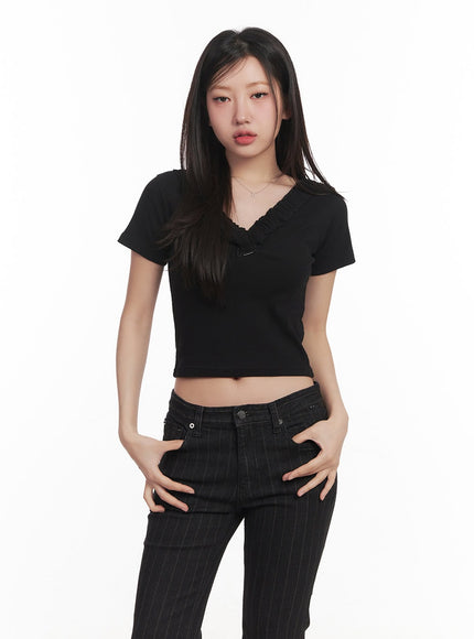 frill-trim-v-neck-crop-tee-ca525 / Black