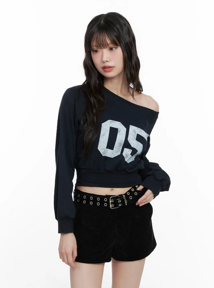 Off-Shoulder Crop Sweatshirt CN510