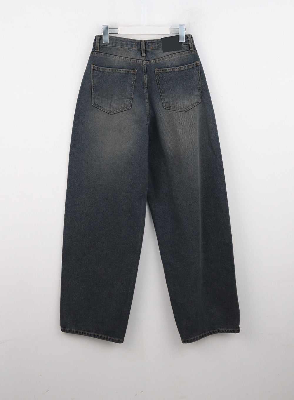 wide-fit-washed-jeans-cn324
