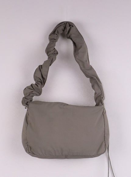 drawstring-padded-shoulder-bag-cj429