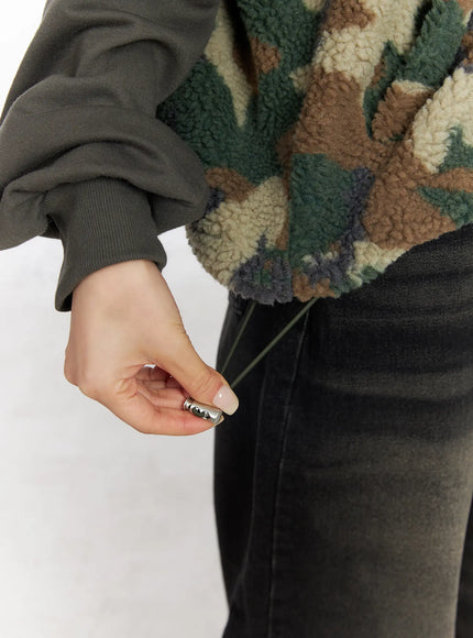 oversized-camo-fleece-vest-cj523