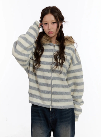 striped-faux-fur-zip-up-hoodie-cn527 / Gray