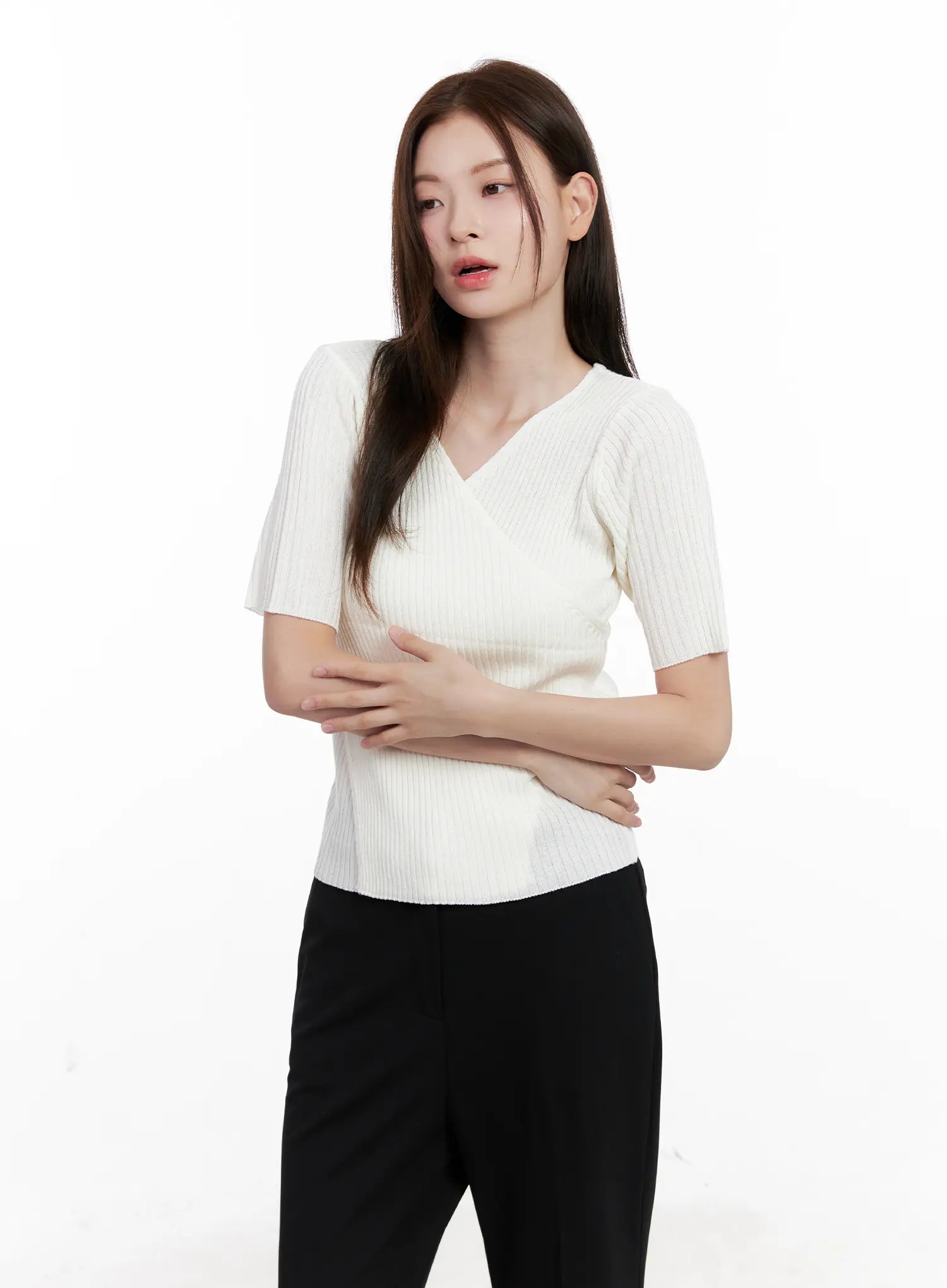 casual-knit-v-neck-tee-cl523 / Light beige