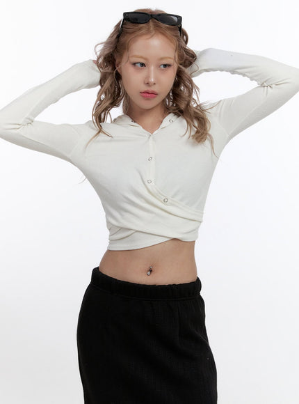slim-fit-buttoned-hooded-crop-top-cn422 / Light beige