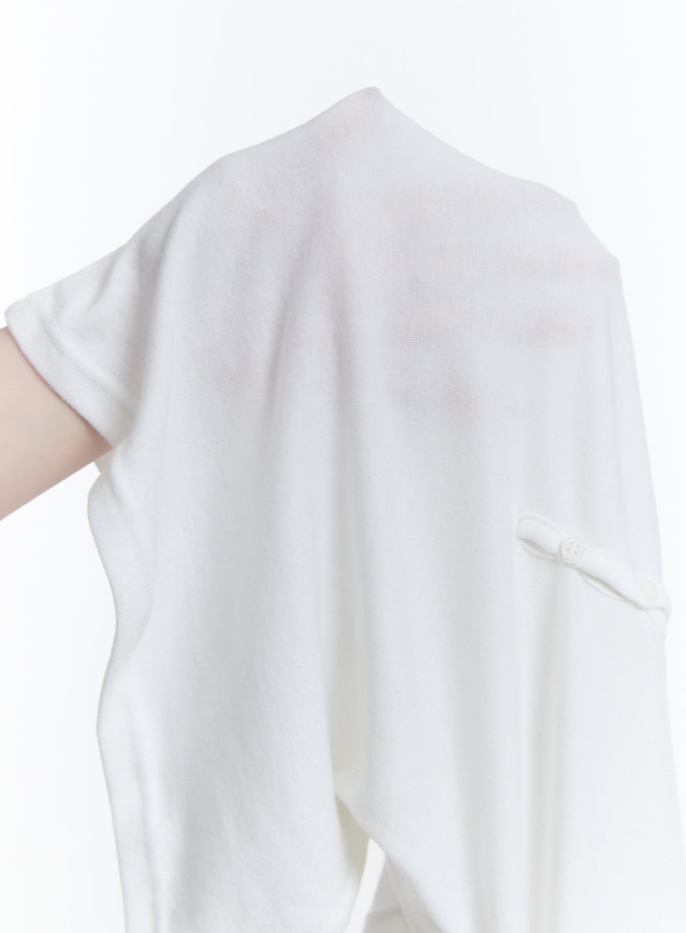 back-cut-out-slim-fit-long-sleeve-top-cj521