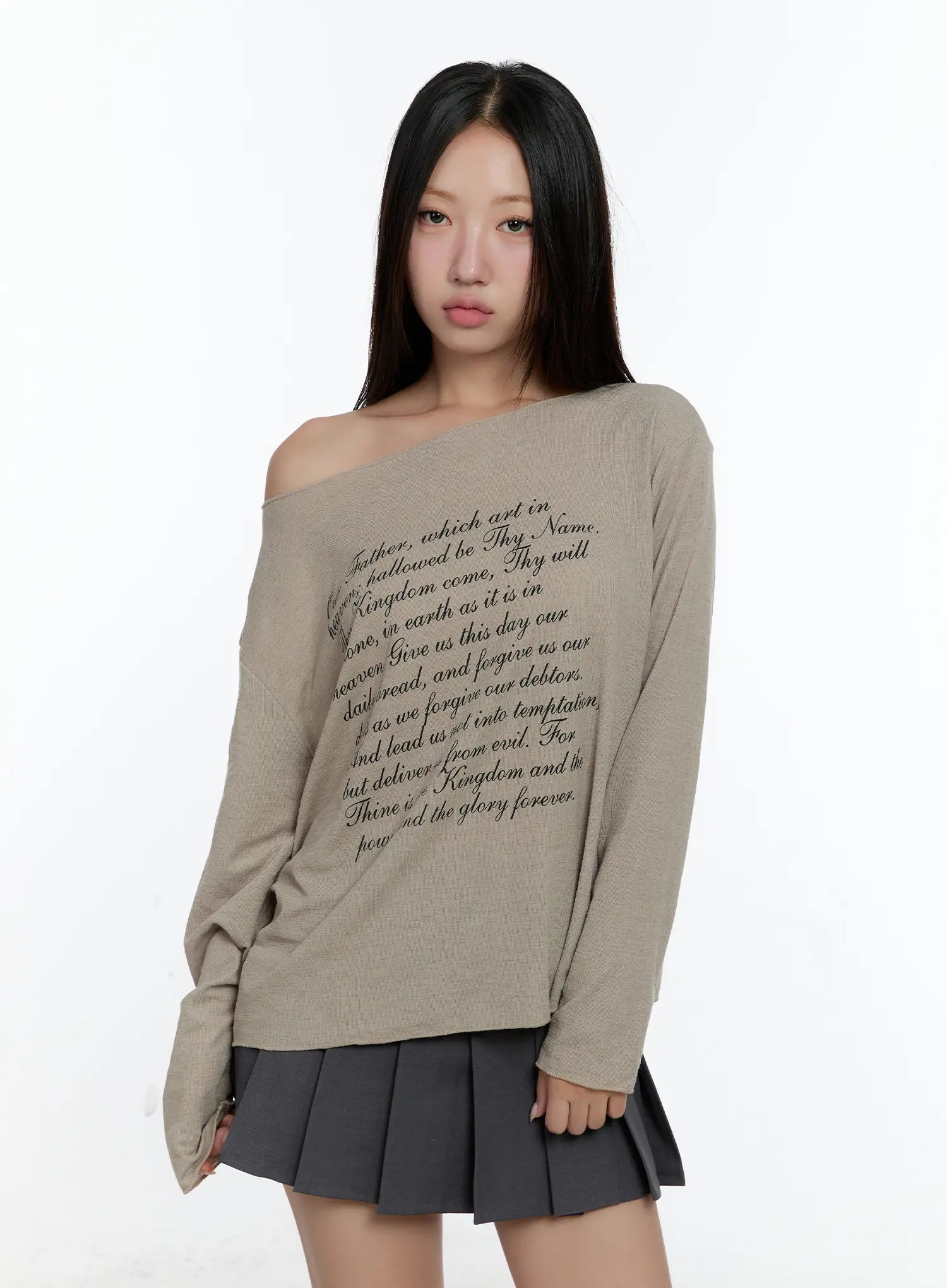 lettering-off-shoulder-long-sleeve-cs517 / Beige
