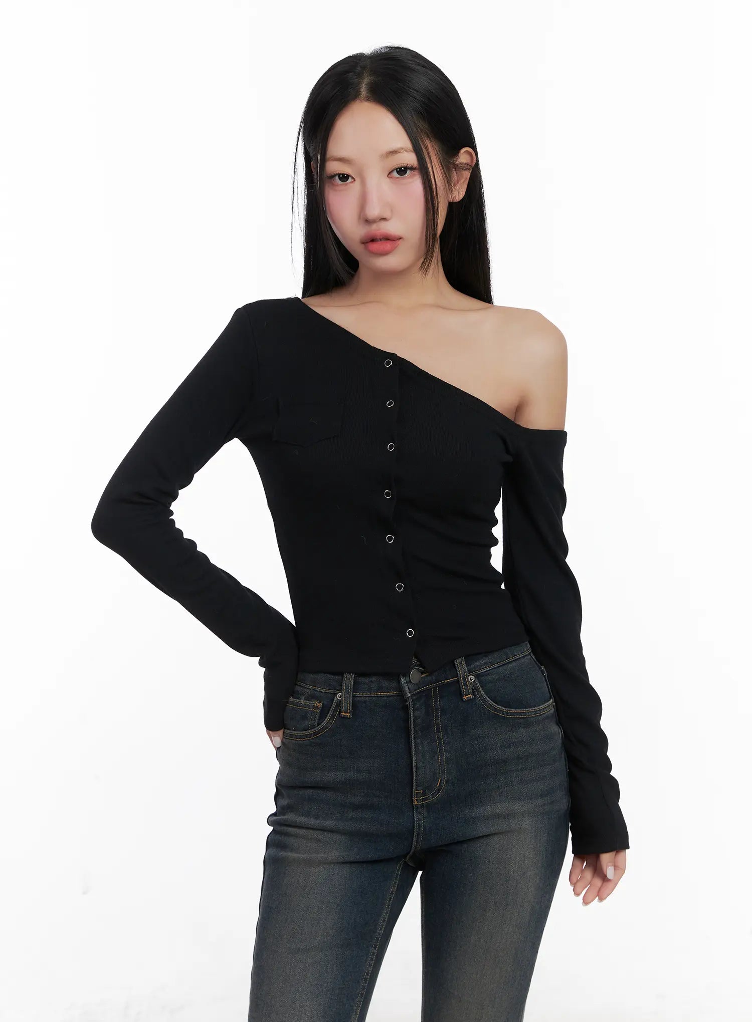 asymmetric-buttoned-shoulder-top-cd501 / Black