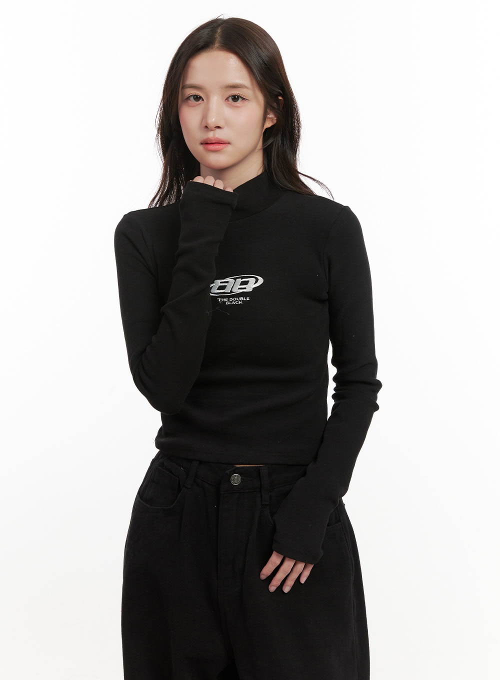chic-graphic-crop-turtleneck-on429 / Black