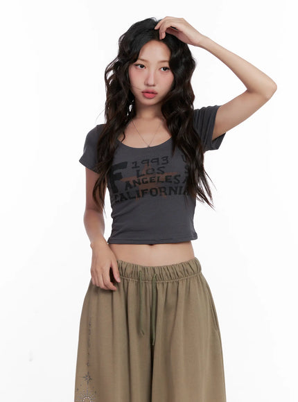 graphic-u-neck-cropped-tee-cl518 / Dark gray