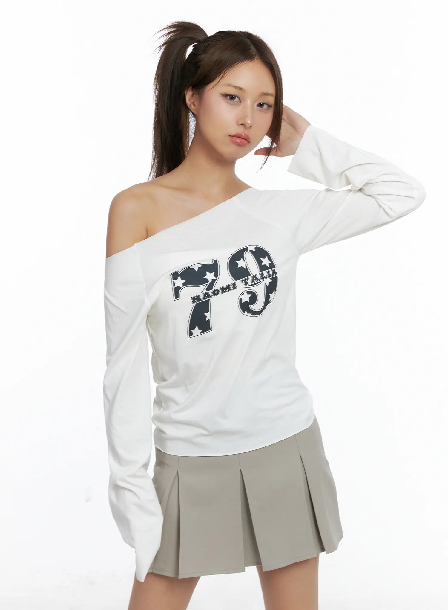 off-shoulder-graphic-long-sleeve-tee-cs504 / White