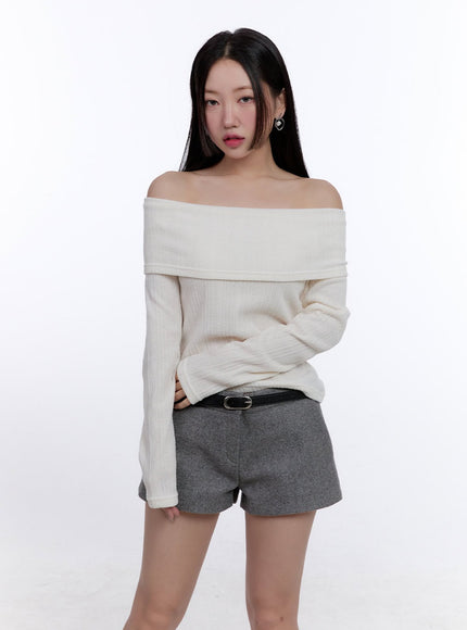 Sleek Off-Shoulder Asymmetrical Top CJ513