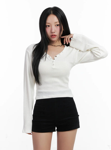 ribbed-v-neck-slim-long-sleeve-top-cn528 / White