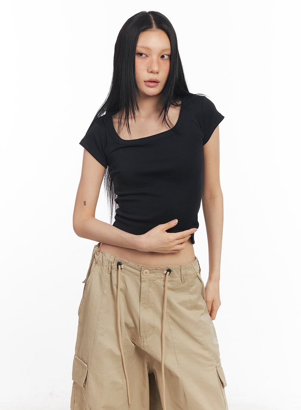 essential-u-neck-crop-top-cy528 / Black