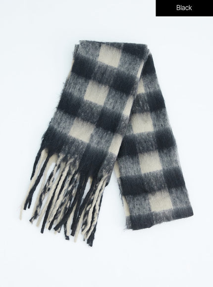 checkered-tassel-long-scarf-in316 / Black