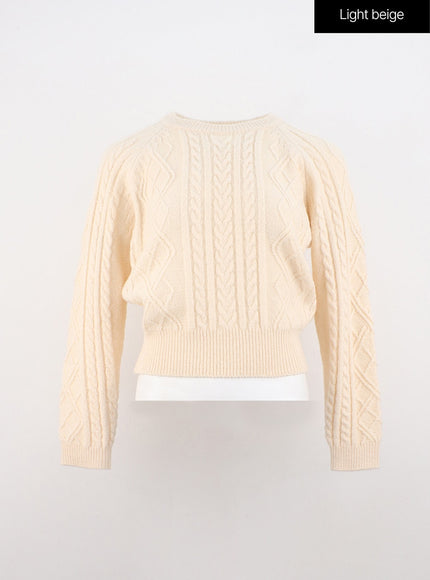 classic-cable-knit-sweater-oo319 / Light beige