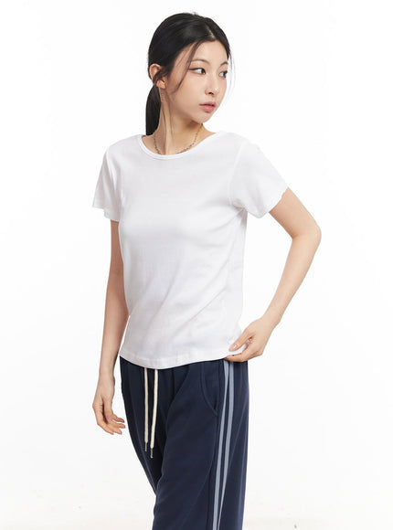 essential-cotton-u-neck-top-ca516 / White