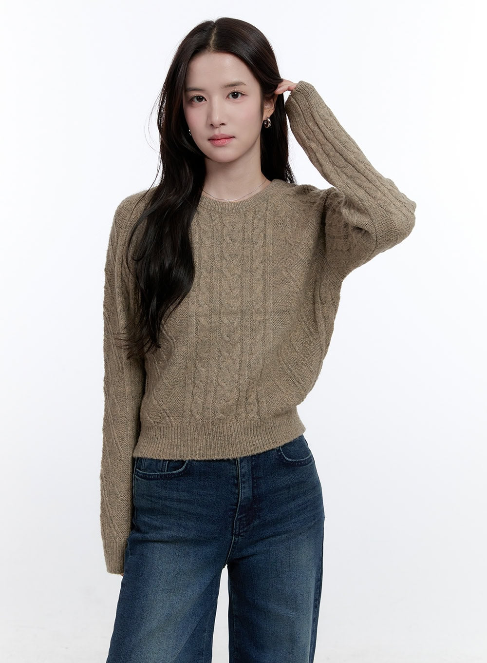 cable-knit-round-neck-sweater-on418 / Beige