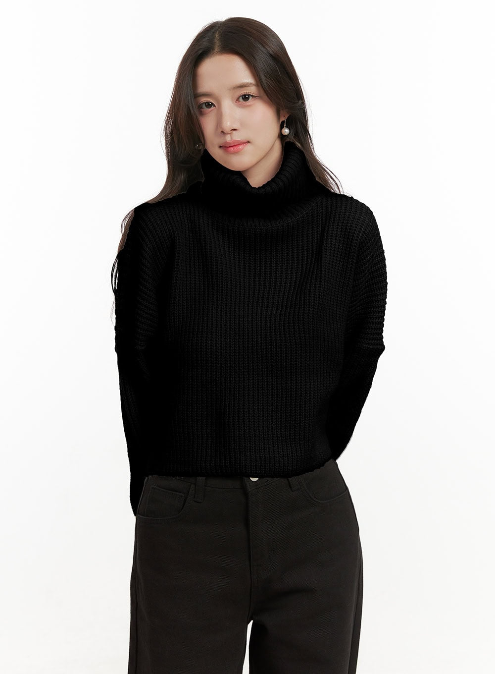 cozy-chic-crop-turtle-neck-sweater-on429 / Black